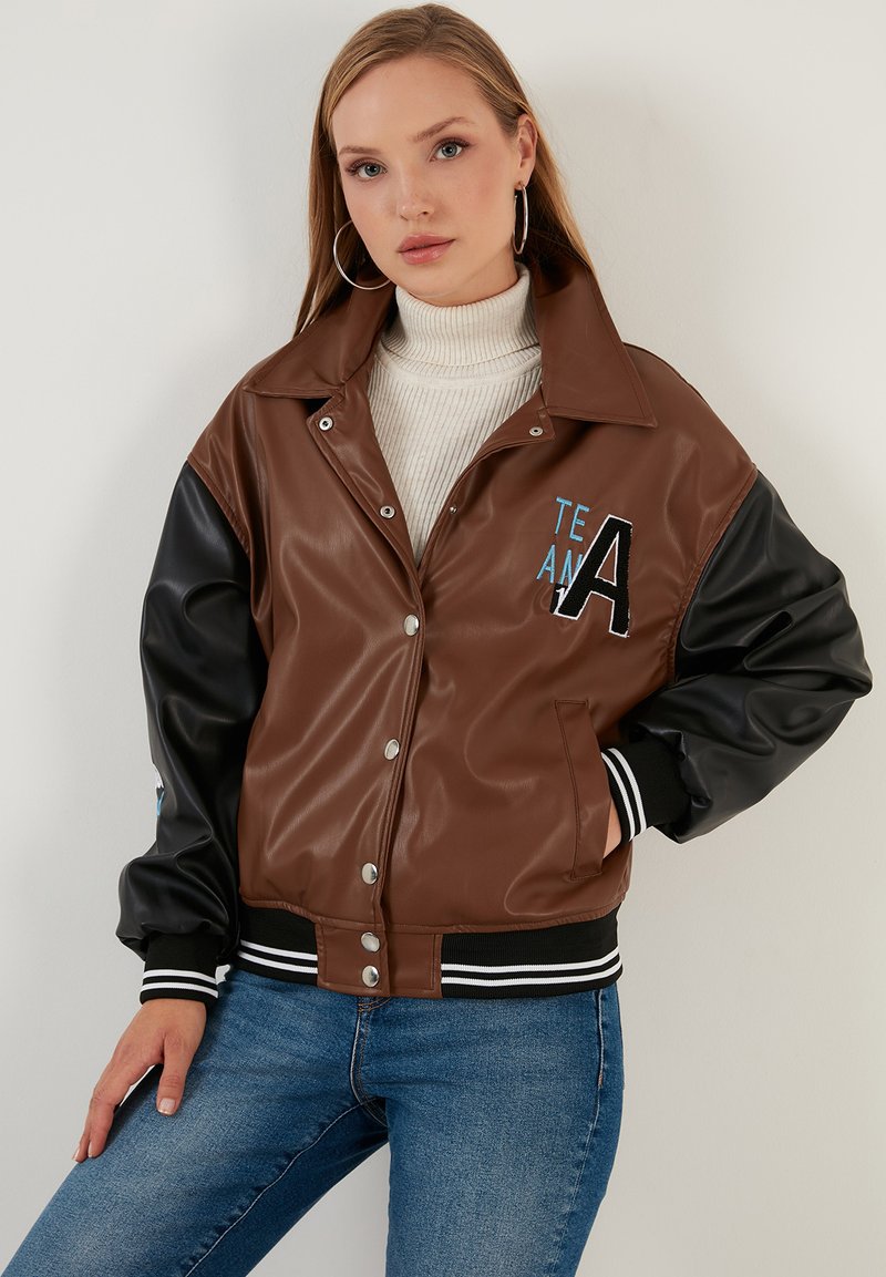 LELA LOOSE FIT - Imitatieleren jas - brown