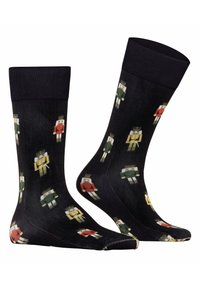 Czarne skarpetki z powtarzającym się wzorem krasnala w kolorach zielonym, czerwonym i żółtym, z żebrowanym wykończeniem i gładką teksturą.