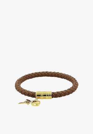 Bracciale intrecciato in pelle marrone con chiusura cilindrica dorata, decorato con piccoli ciondoli a forma di cuore d'oro e ali d'angelo.