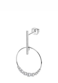 Boucle d'oreille en argent présentant un design circulaire avec une rangée de petits cristaux clairs le long du bas et un fermoir droit.