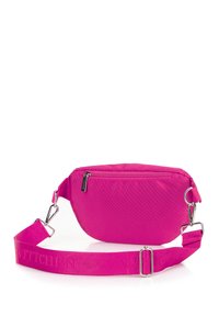 Borsa a tracolla in nylon fucsia con tracolla regolabile, tasca con zip frontale e dettagli in metallo argentato. Texture liscia con logo in evidenza.