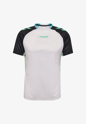 Hvid sportsskjorte med sorte korte ærmer, turkis kravekant og "hummel"-logo i turkis på brystet.