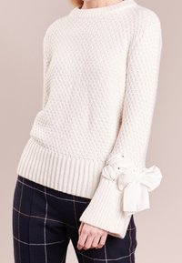 Club Monaco Stickad tröja - white