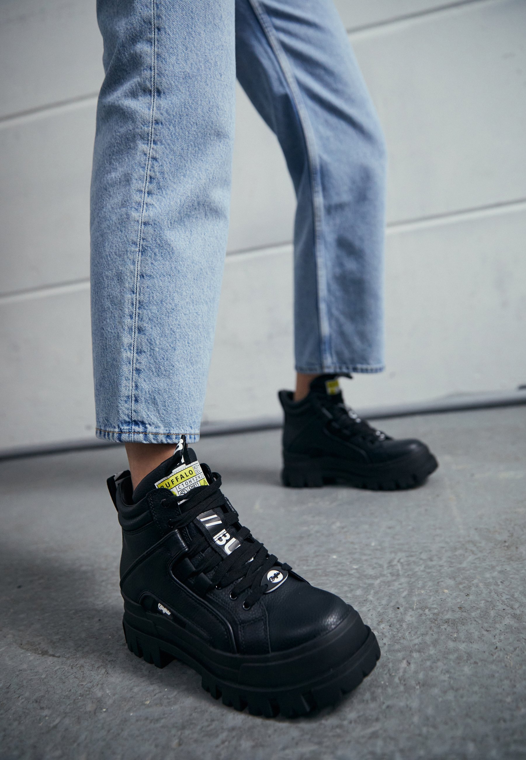 Buffalo VEGAN ASPHA MID - Botines con plataforma - black/negro - Zalando.es