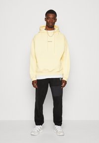 WRSTBHVR - STUDIO HOODIE UNISEX - Hoodie - double cream - 1
