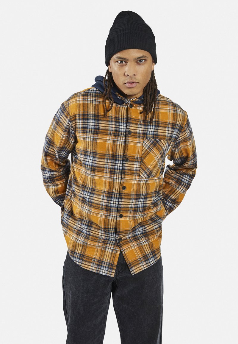 Redefined Rebel DALLAS SHIRT HOOD REGULAR FIT PLUS - Camisa - inca gold