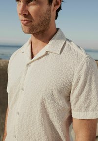 Next BRODERIE SHORT SLEEVE   REGULAR FIT - Hemd - white