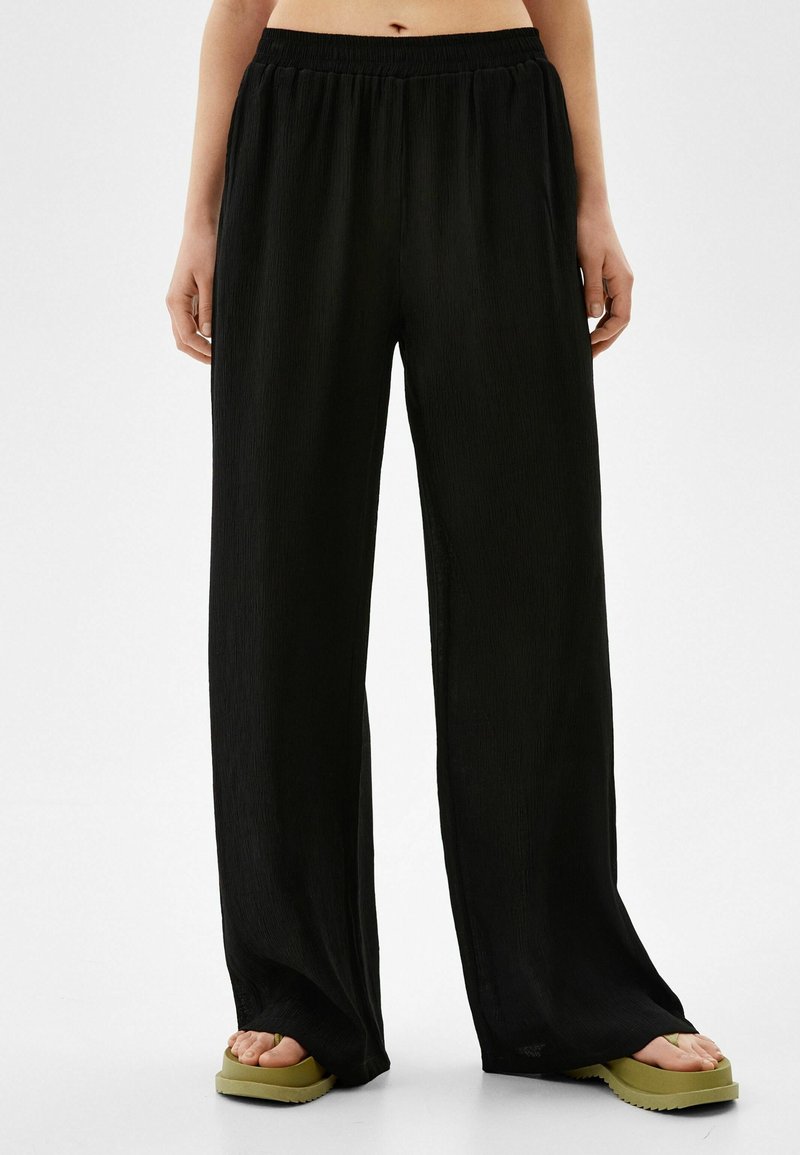 Bershka Tygbyxor - black