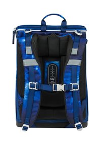 Zaino blu con motivo galattico, spallacci regolabili, imbottitura in rete e manico superiore. Caratterizzato da un design ergonomico e chiusure a fibbia.