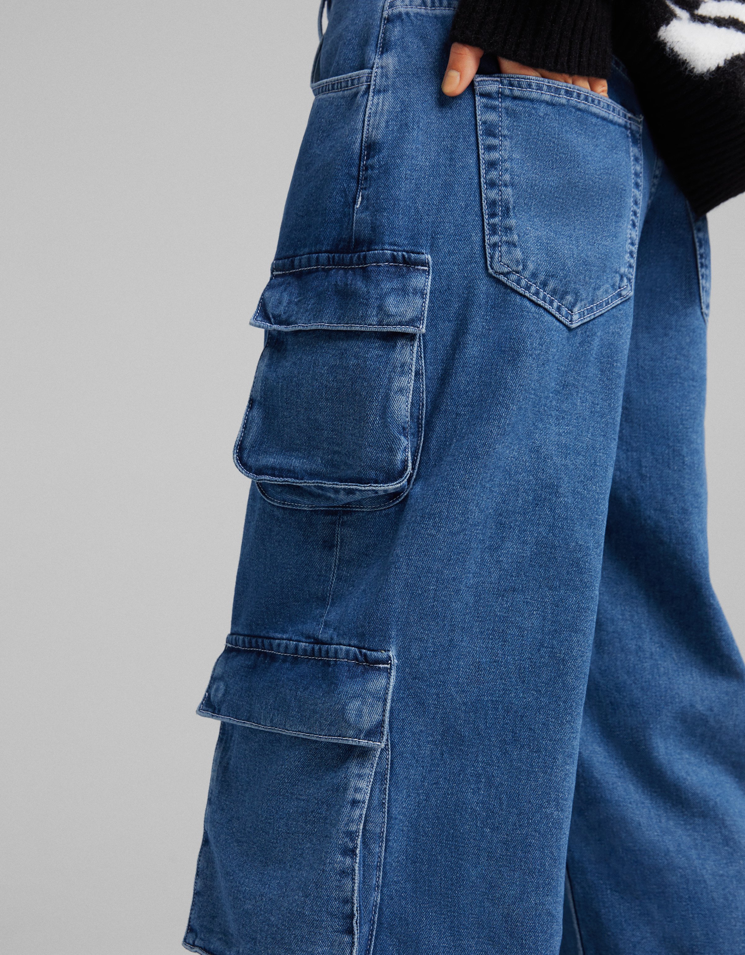 Bershka CARGO - Jeans Straight Leg - blue-black denim - Zalando.de