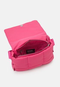 Marc O'Polo PINAR - Axelremsväska - rose pink