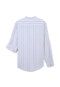 Camicia bianca a maniche lunghe con sottili righe verticali grigie, dotata di polsini con bottoni e orlo arrotondato, realizzata in tessuto leggero.
