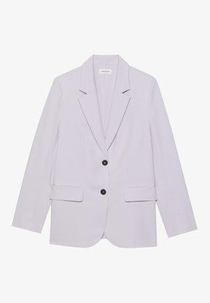 Blazer lilla chiaro con rever a scotto, due tasche frontali e due bottoni neri. Realizzato in un tessuto liscio con una vestibilità su misura.