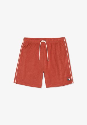 Shorts en éponge couleur rouille avec cordon blanc, liseré latéral blanc et un petit patch logo Fila sur la jambe gauche.