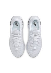 Nike Performance MOTIVA - Tenisice za trening - white black pure platinum white