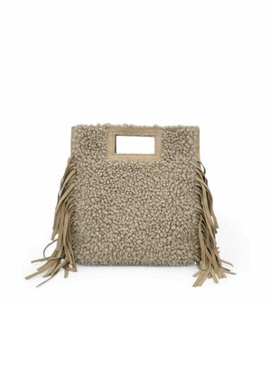 Sac à main texturé beige avec une surface duveteuse, une anse découpée rectangulaire et de longues franges de chaque côté.