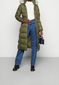 Tommy Hilfiger Down coat - olive