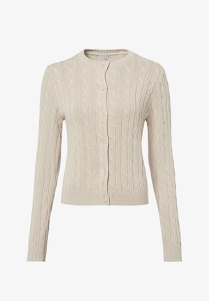 Beige gebreid vest met kabelpatroon. Ronde hals, lange mouwen en knoopsluiting. Gebreide boorden en zoomdetail.