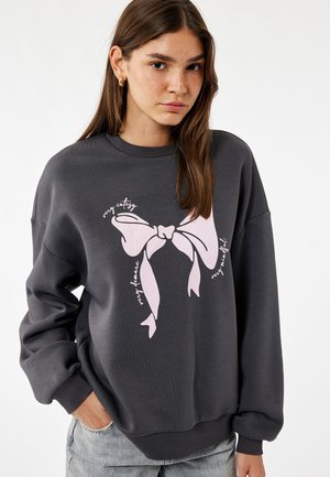 - Bluza