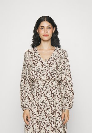 Object Petite L/S V-NECK TOP PETIT - Φόρεμα ημέρας - sandshell