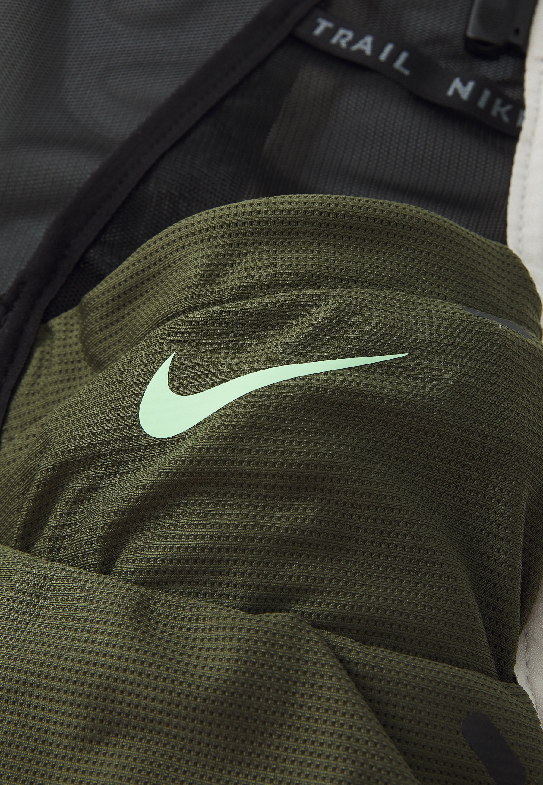 nike trail running backpack