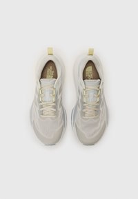 The North Face ALTAMESA 500 - Trail tekaški čevlji - calacatta/high rise grey
