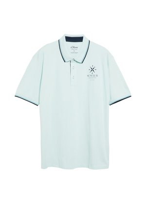 Hellblaues Poloshirt mit kurzen Ärmeln, schwarz-weiß gestreiftem Kragen und Ärmeln, Sonnenlogo und Schriftzug "SUNCLUB" auf der linken Brust.