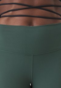 Nike Performance ONE  - Tajice - vintage green