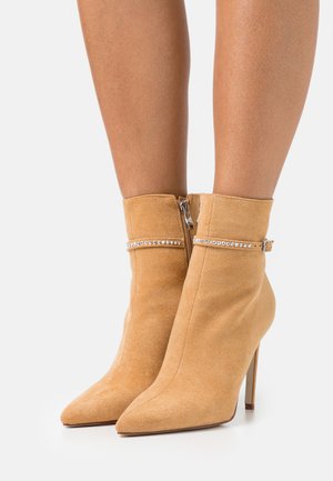KITTIE - Classic ankle boots - sand