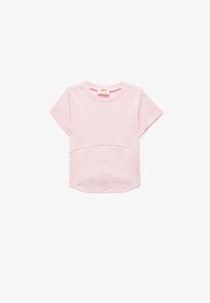 Camiseta de algodón color rosa claro, de mangas cortas, con textura acanalada, cuello redondeado y una costura horizontal en el pecho.
