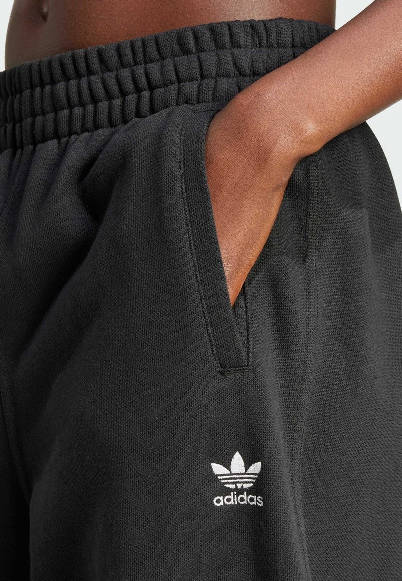 adidas Originals ESSENTIALS LOOSE Tracksuit bottoms black