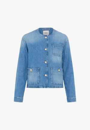Hellblaue Jeansjacke mit rundem Kragen, vorderen Knöpfen, einer Brusttasche und zwei unteren Klappentaschen mit Knopfverschluss.