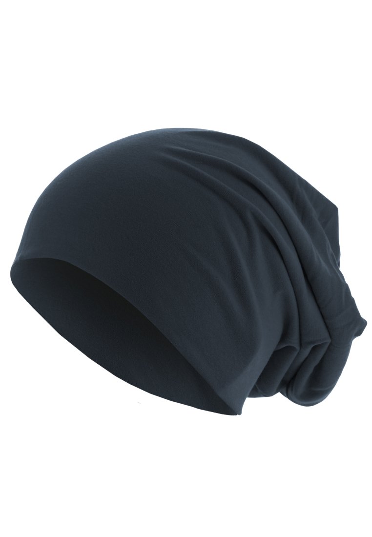 Beanie oversize de culoare albastru închis, realizat dintr-un material moale și elastic. Prezintă un design pliat cu o textură netedă și fără hardware sau accente vizibile.