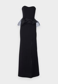 Vestido de noite preto sem alças com um silhueta ajustada, detalhe de peplum transparente amplo na cintura e uma racha alta na coxa de lado. Textura de tecido suave.