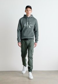 Calvin Klein Jeans WASHED - Kapsáče - endless grey