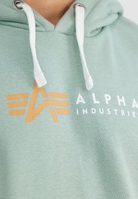 Alpha Industries LABEL - Mikina - dusty green