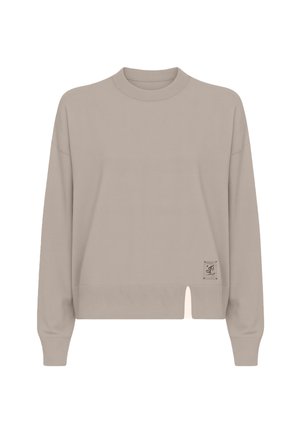 Maglione beige chiaro con collo rotondo, polsini a costine e spacco laterale. Presenta un'etichetta sulla parte anteriore con dettagli minimalisti. Tessuto morbido.