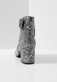 KARL LAGERFELD Botines - silver-coloured
