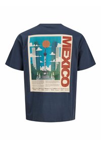 Μπλε σκούρο μπλουζάκι με πολύχρωμο γραφικό της Μνημείου του Αγγέλου της Ανεξαρτησίας στο Μεξικό, σύγχρονα κτίρια και τη λέξη «ΜΕΞΙΚΟ».