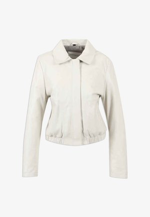 Weiße Leder-Cropped-Jacke mit einem kragenförmigen Ausschnitt, vorderem Reißverschluss und elastischem Saum. Lange Ärmel und zwei Seitentaschen. Weiche Textur.