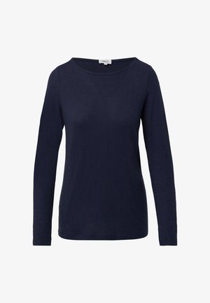 Camisa de manga larga azul marino con un escote amplio y una tela suave y texturizada. Presenta un ajuste relajado y un dobladillo recto.