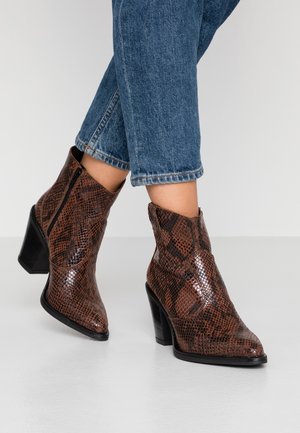Ankle boot