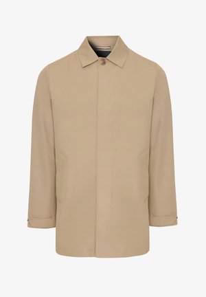 Abrigo beige de longitud media para hombre con un solo botón superior, botones delanteros ocultos, bolsillos laterales y cuello clásico.