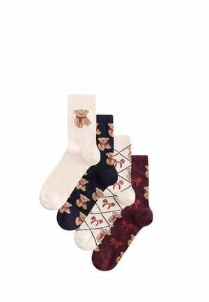 Fire par sokker i creme, marineblå, hvid og burgunder, hver med bamse- og sløjfedesign i forskellige mønstre.