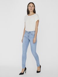 Vero Moda VMTANYA PIPING JEANS - Jeggings - light blue denim