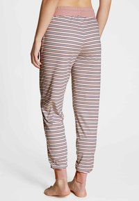 Stripete pysjamasbukser i myk stoff, med rosa, grå og hvite horisontale striper. Med mansjetter ved anklene og elastisk liv.