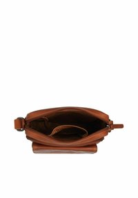 Borsa a tracolla in pelle marrone con chiusura a zip, tasche interne e una texture liscia. La vista aperta rivela un ampio scomparto principale.