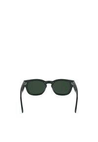 Ochelari de soare verde închis cu lentile dreptunghiulare, rame groase din plastic negru și accente metalice. Design elegant cu brațe drepte.