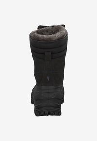 Schwarzer wasserdichter Stiefel mit gepolstertem Schaft, strukturiertem Gummisohle und einem Pelzfutter, das oben hervorschaut, entworfen für Strapazierfähigkeit und Wärme.