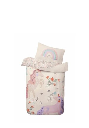 Parure de lit pour enfants avec des licornes, des fleurs, des étoiles et un motif arc-en-ciel sur fond beige clair.